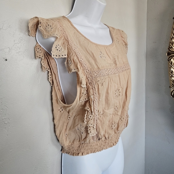 Aerie Women's Medium Beige Short Sleeve Blouse Eyelet Boho Top Keyhole Bow Girly - Picture 4 of 7